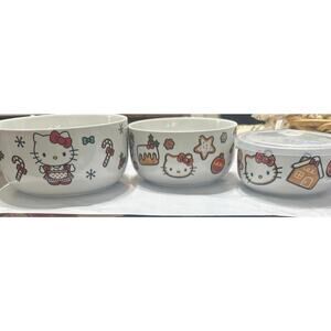 Hello Kitty Holiday mixing Bowls set of 3 ceramic 7” 6” & 5” , 5” has a lid.